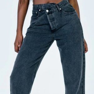 HOLLY ASYMMETRIC STRAIGHT LEG JEAN BLACK DENIM